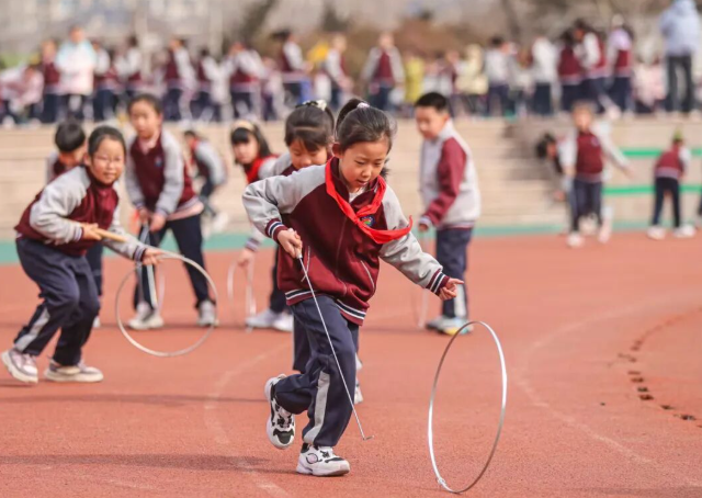 大课间每天一节体育课实施体育准则推进学生体育锻炼融入日常