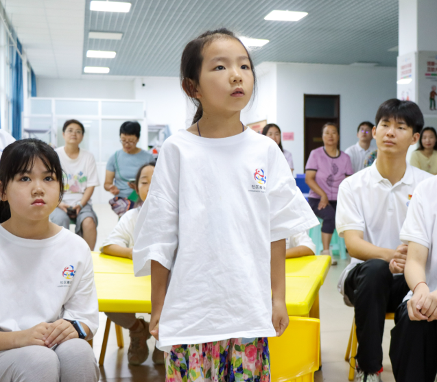 面临繁重的学业杂乱的压力孩子们常常对未来感到苍茫